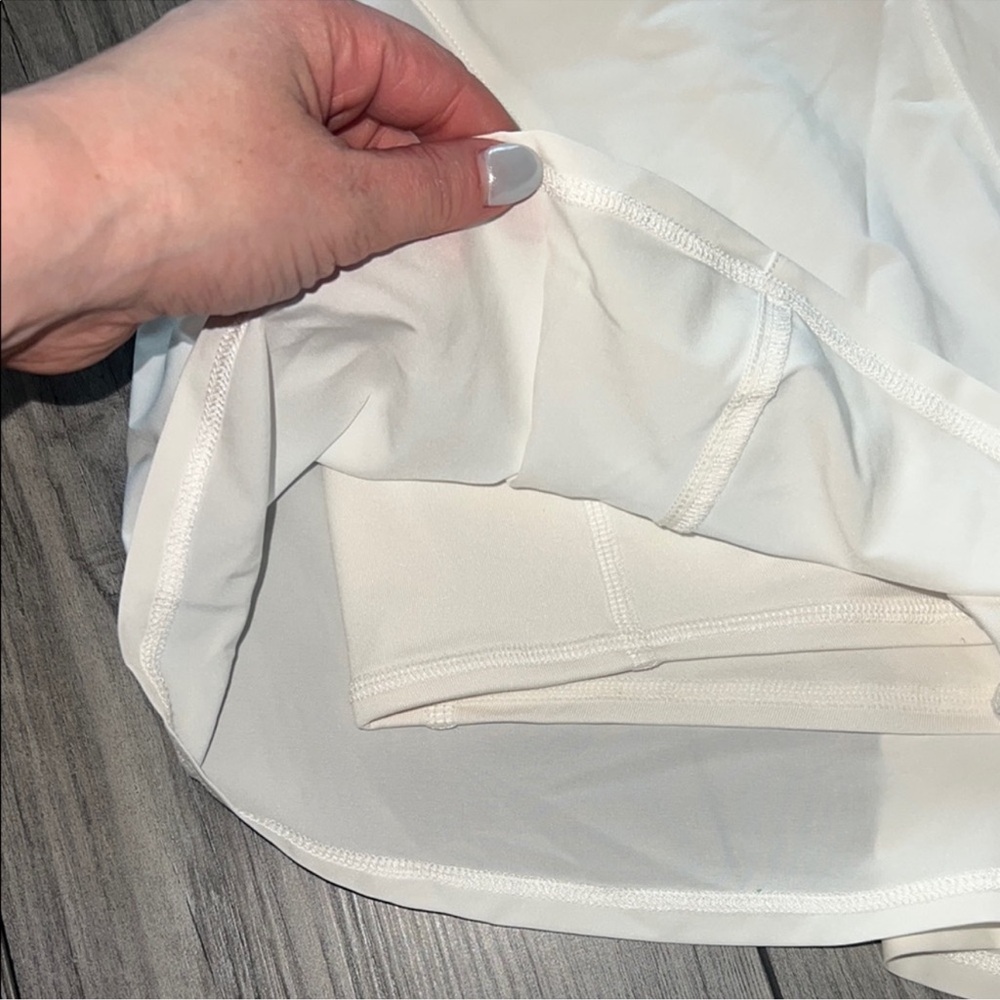ALO Yoga Cream Athletic Shorts Simple Design - Picture 4 of 4